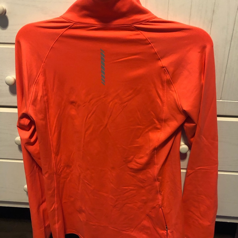 Women’s Long sleeve under armor. Good condition… Smoke free home